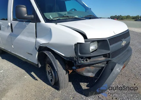 2005 Chevrolet Express G3500 from USA, damaged, VIN 1GCHG35U851202808
